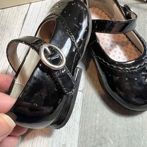 Stride Rite Black Patent Dress Shoes Size 5M - Picture 2 of 4